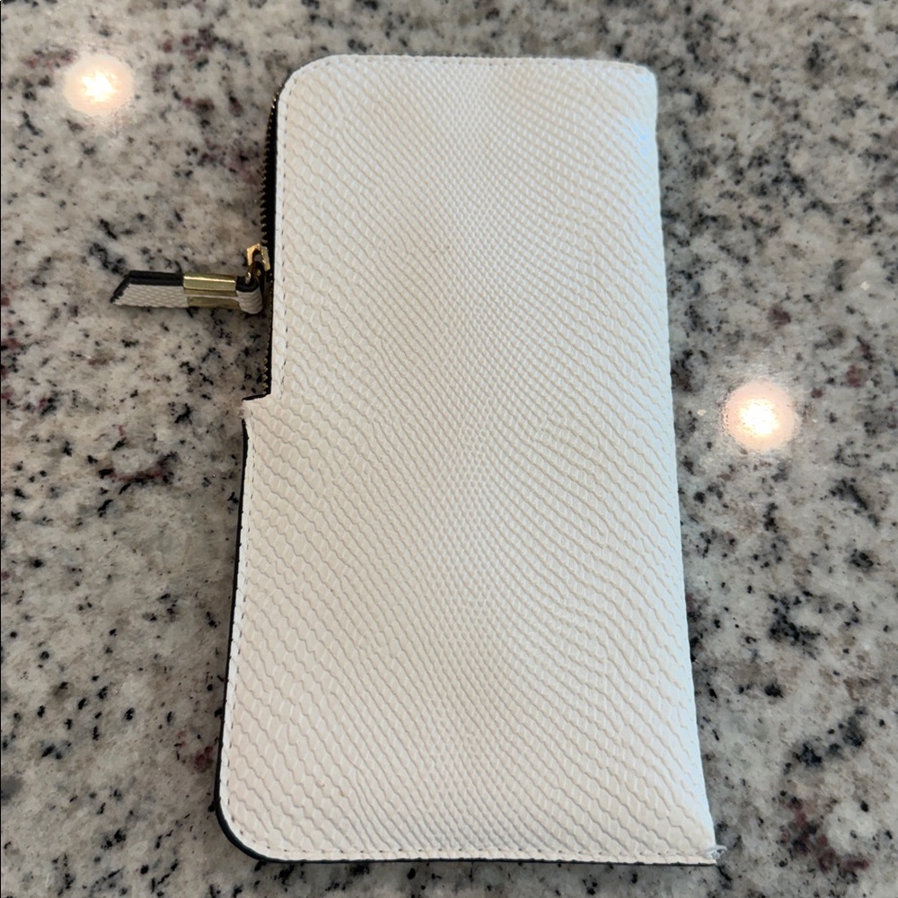 Quay Australia Cream Textured Sunglasses Case - Picture 2 of 2